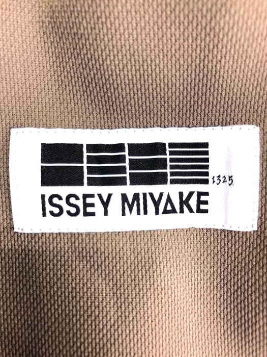 1325 ISSEY MIYAKE(イチサンニーゴーイッセイミヤケ)ジップアップ