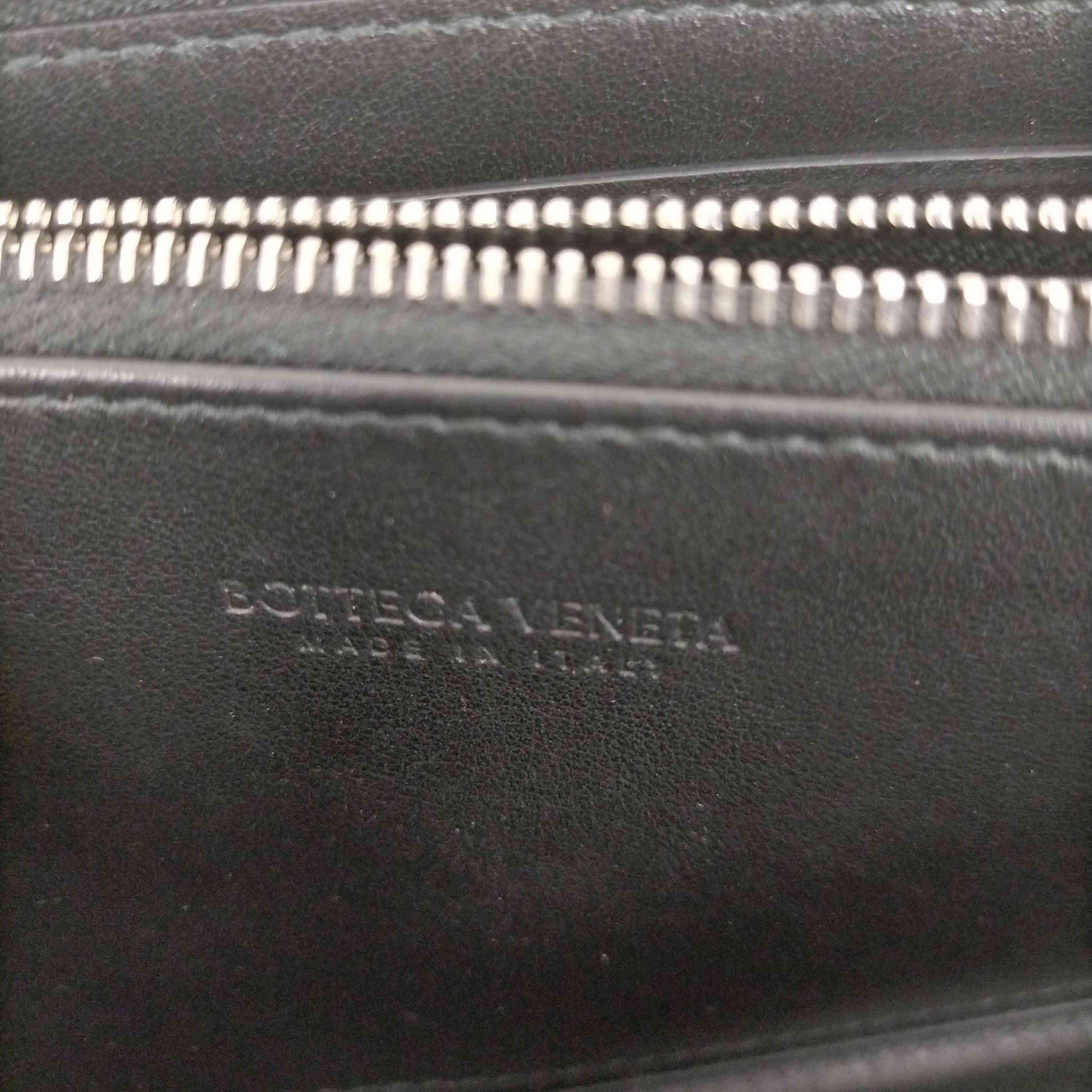 BOTTEGA VENETA(ボッテガヴェネタ)Embossed Zip Around Wallet