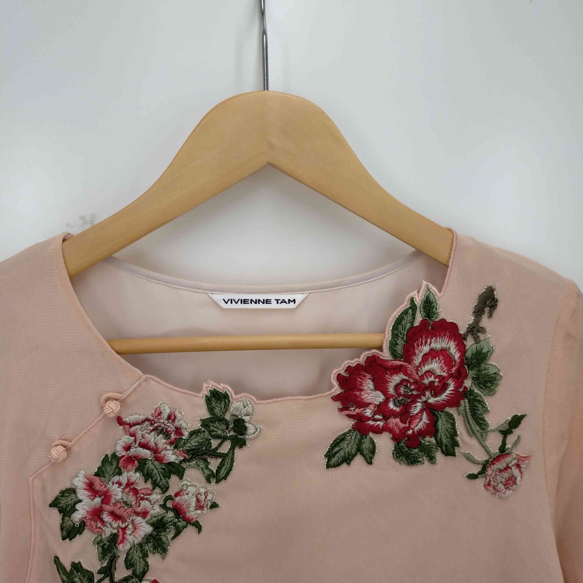 VIVIENNE TAM(ヴィヴィアンタム)花刺繍ブラウス – サステナブルなECサイト | サステナモール