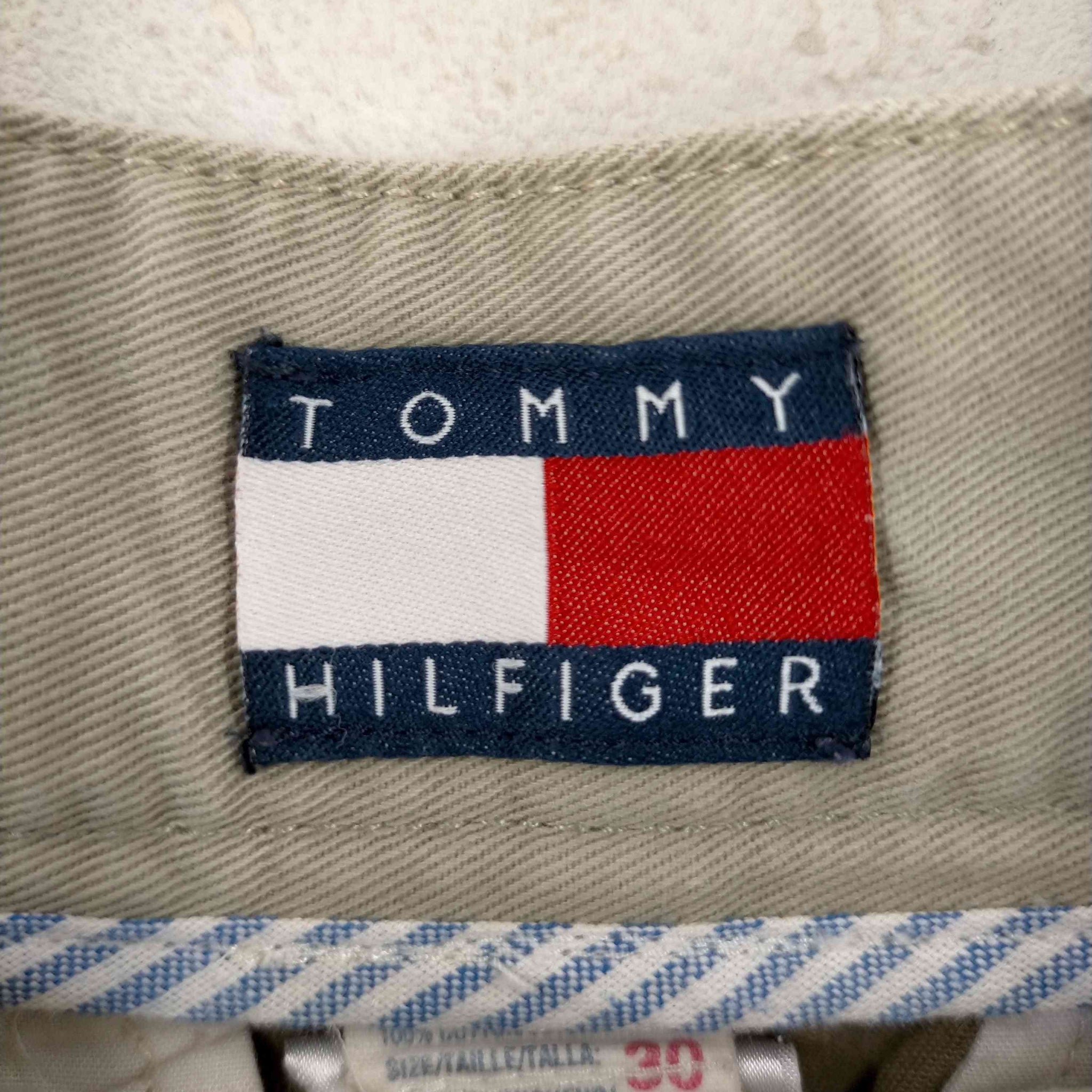 TOMMY HILFIGER(トミーヒルフィガー)ロゴ刺繍 タックパンツ