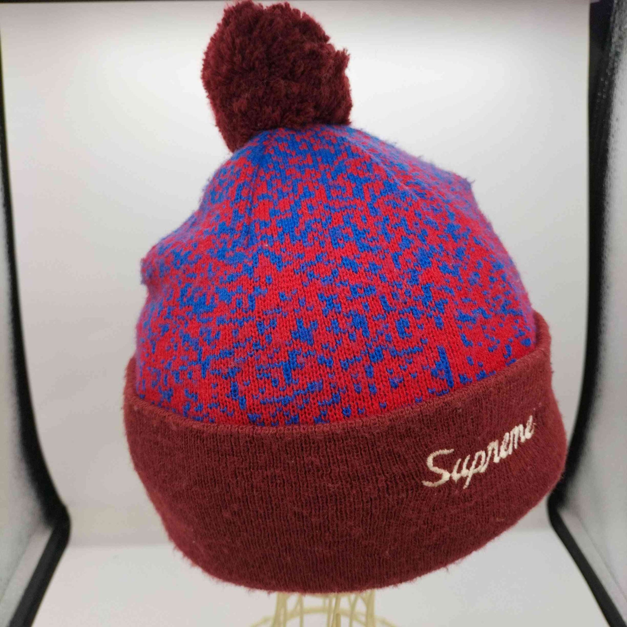 Supreme(シュプリーム)ボンボンニット帽