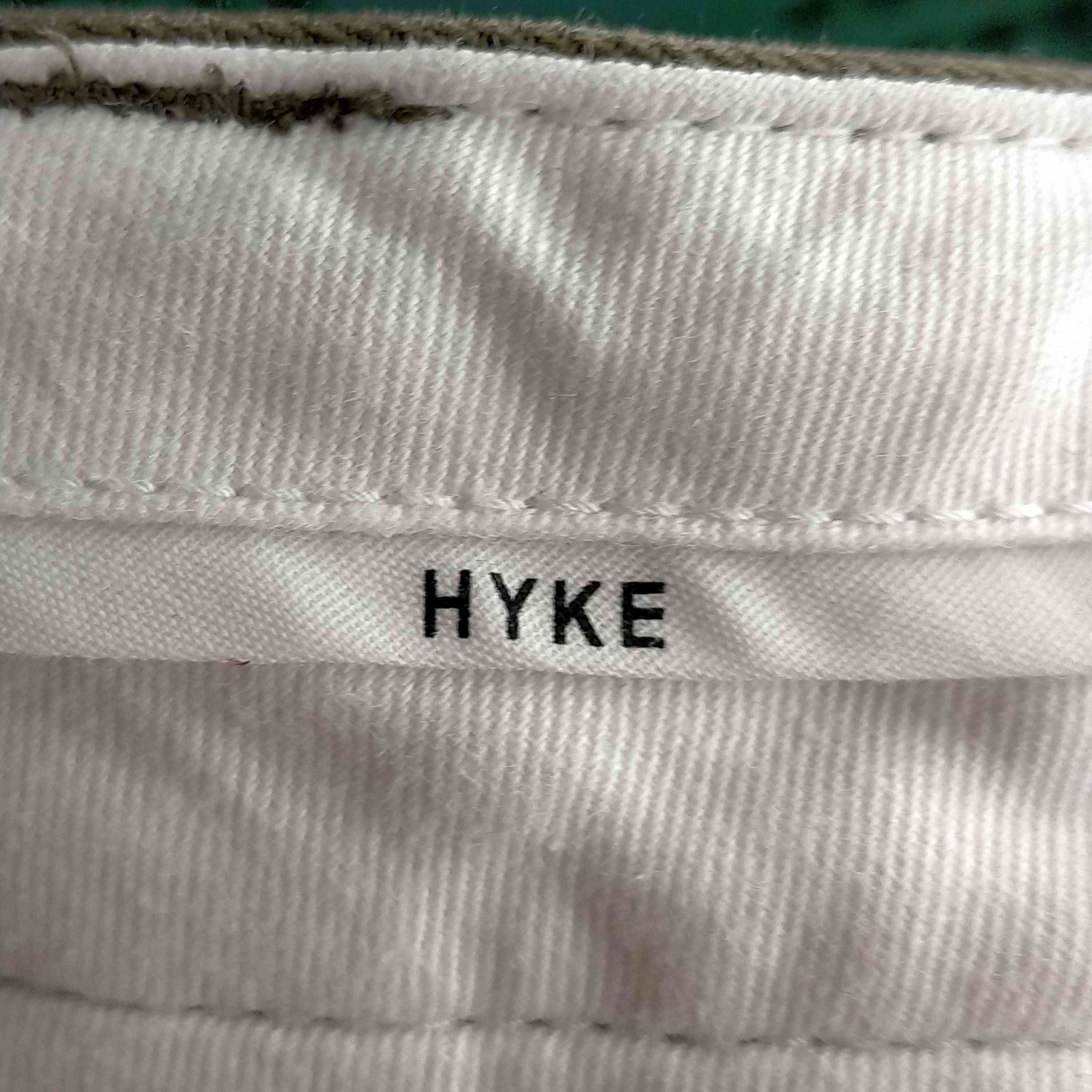 HYKE(ハイク)スリムフィットパンツ