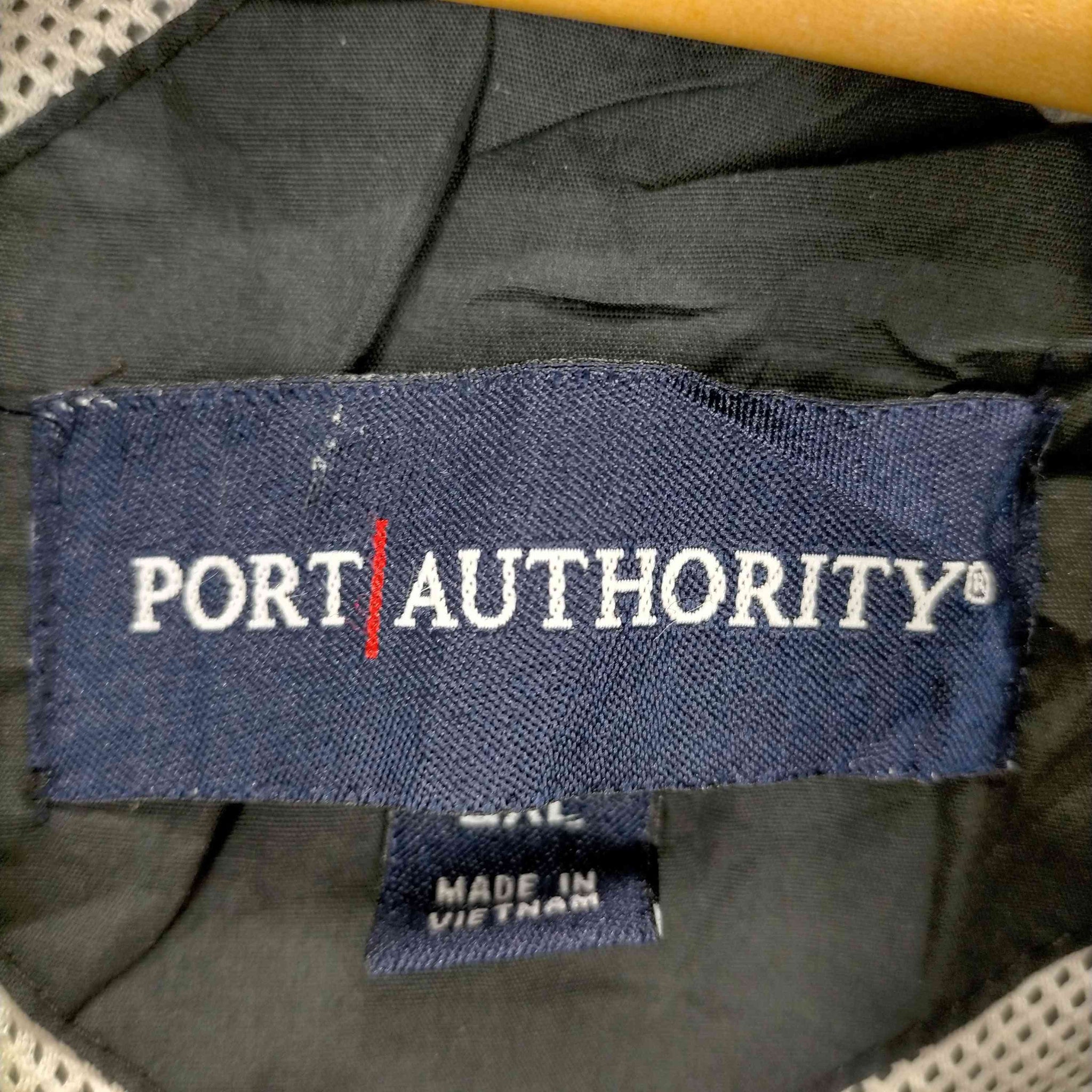 Port Authority(ポートオーソリティ)刺繍ジップアップブルゾン
