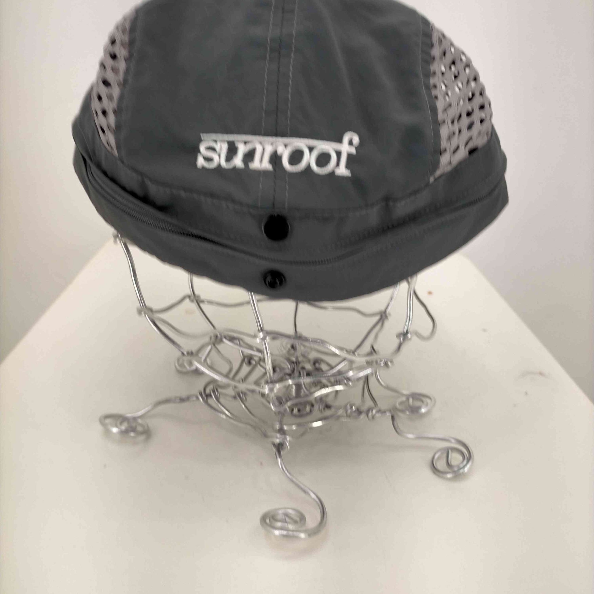 sunroof(サンルーフ)JUNIPER classic logo uv cap w/hidden flap