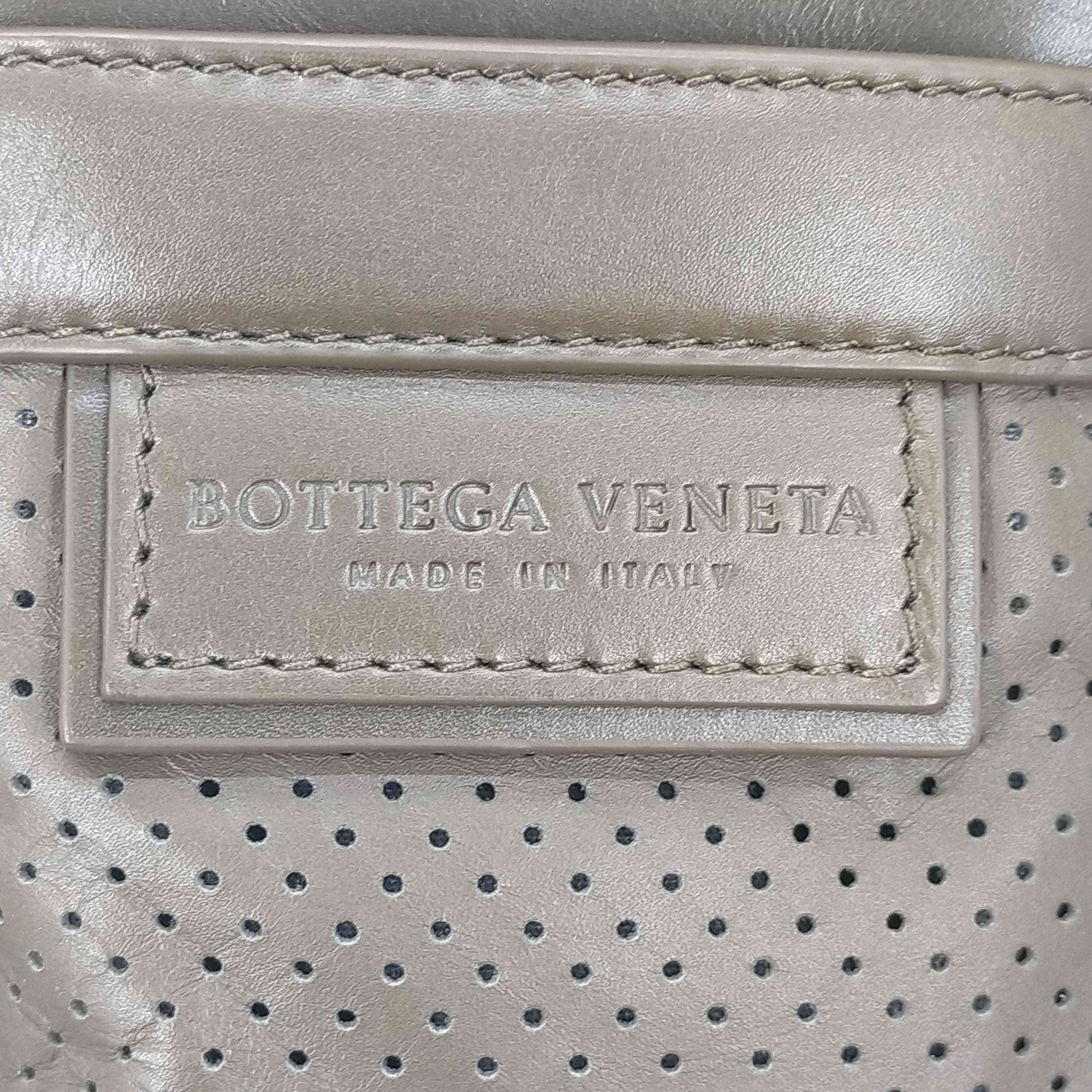BOTTEGA VENETA(ボッテガヴェネタ)パンチング レザー ショルダー ポシェット