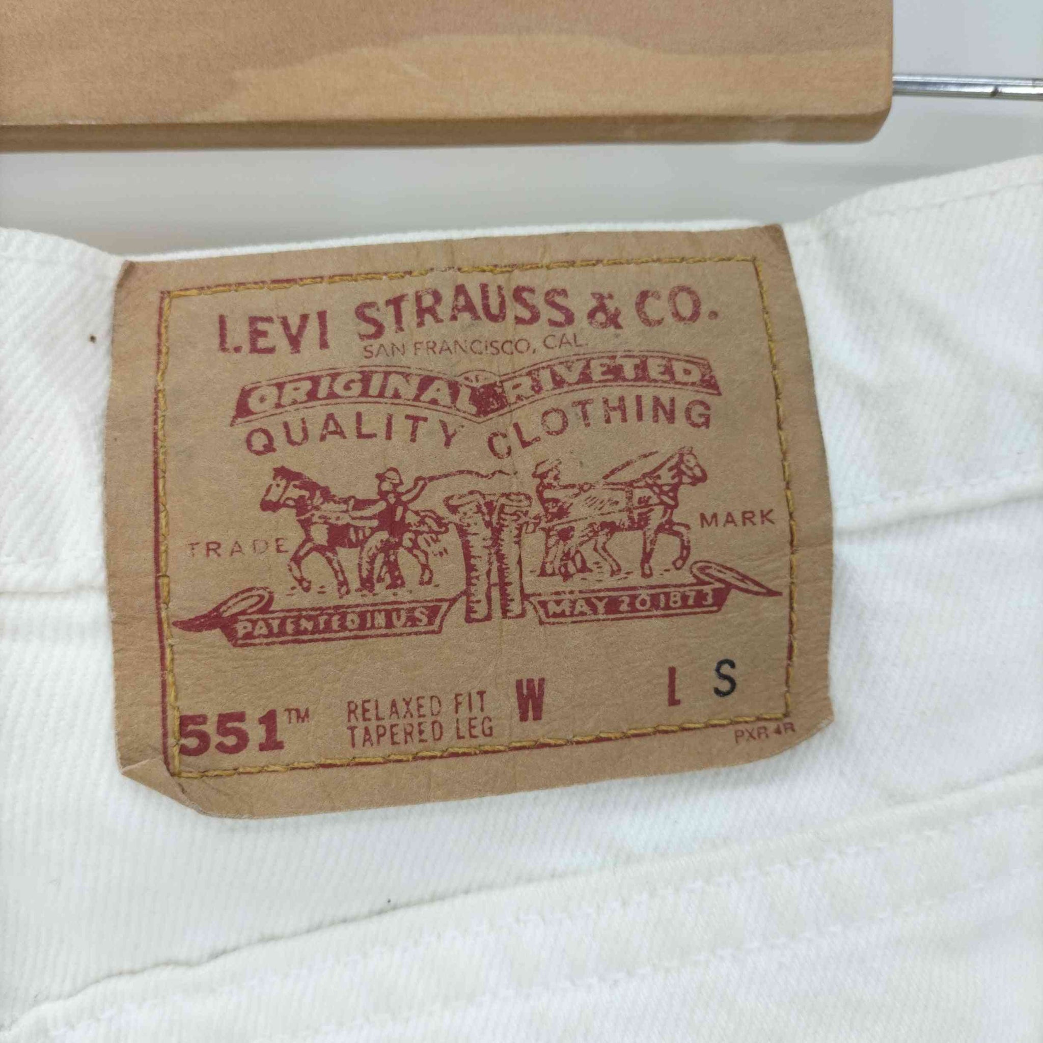 Levis(リーバイス)551 RELAXED FIT TAPERD LEG ホワイト デニム パンツ